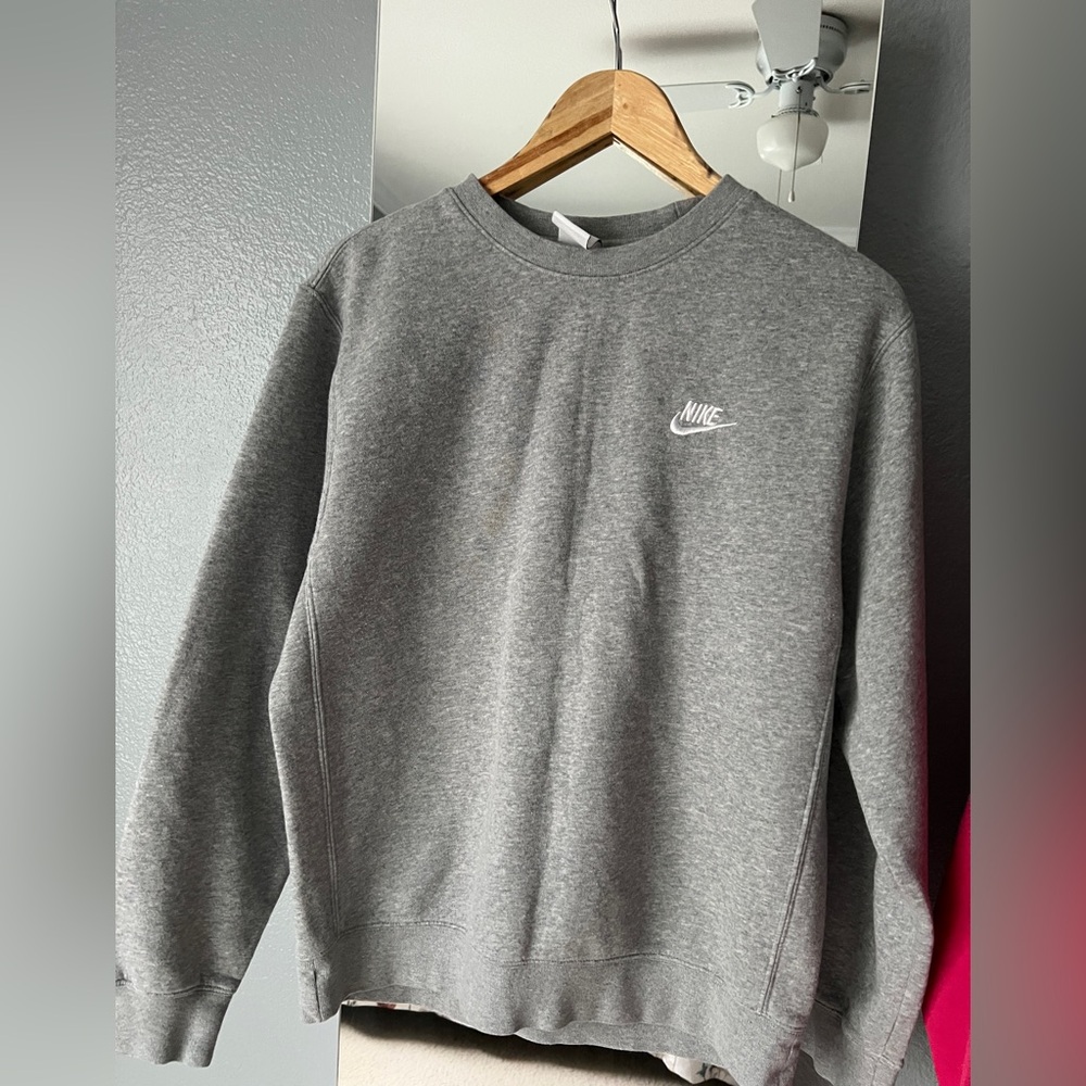 Nike Men's Crewneck Gray Sweatshirt